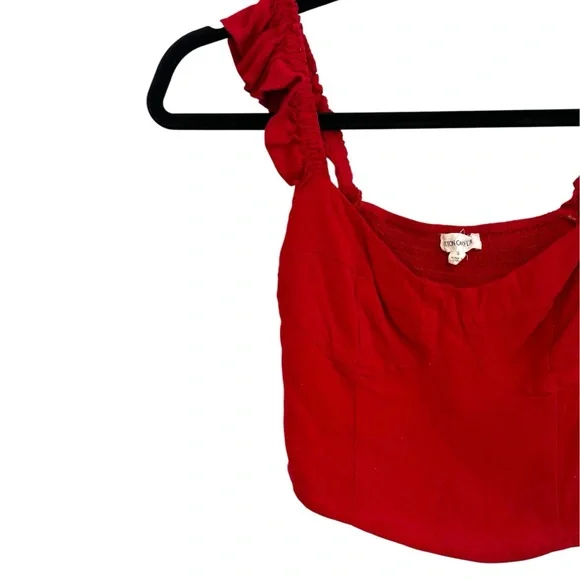 Red‎ Ruffled Crop Top - Picture 2 of 4